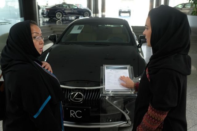 احتفلت النساء السعوديات بتنفيذ قرار السماح بقيادة السيارة بأنفسهن في يونيو/حزيران 2018
